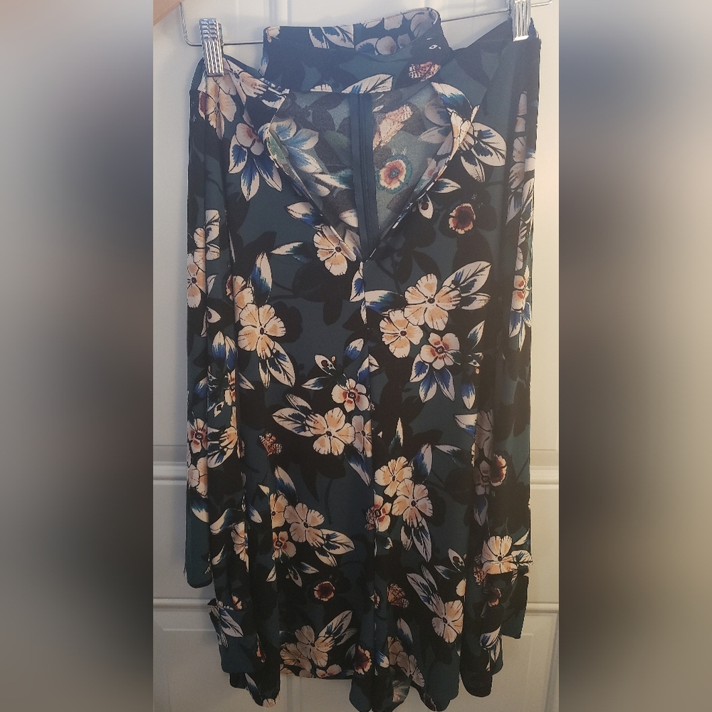 Super Cute Guess Brand Floral Romper / Great Condition / Size Small